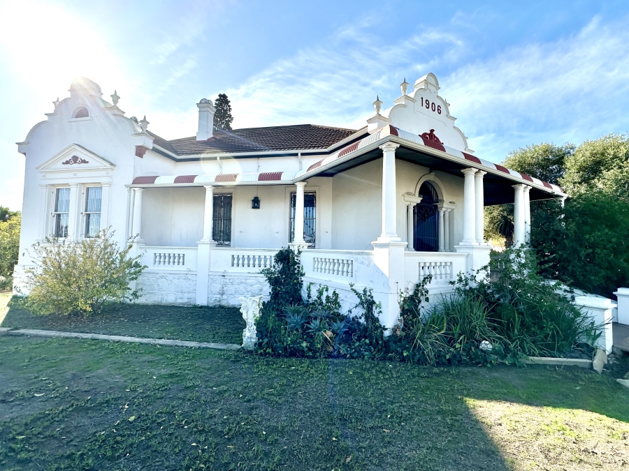 4 Bedroom Property for Sale in Bergzicht Western Cape